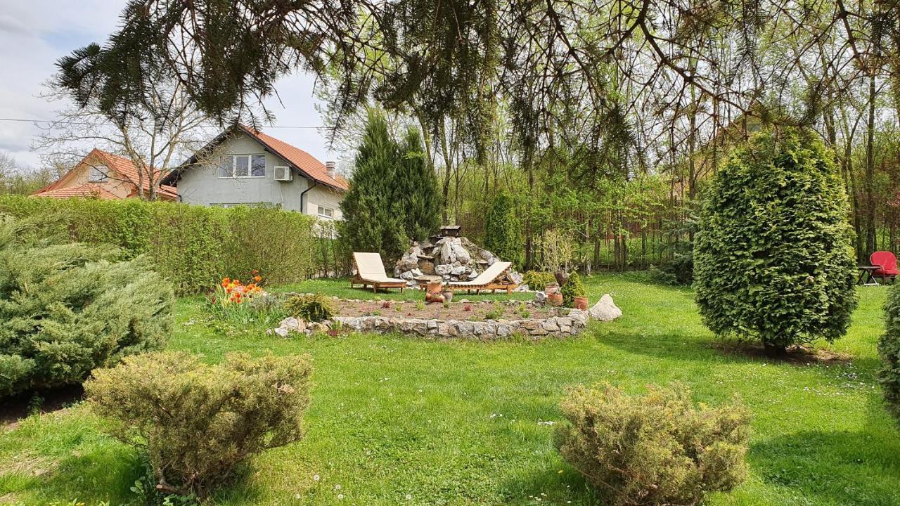 Rajski Vrt Vrdnik Esterno foto