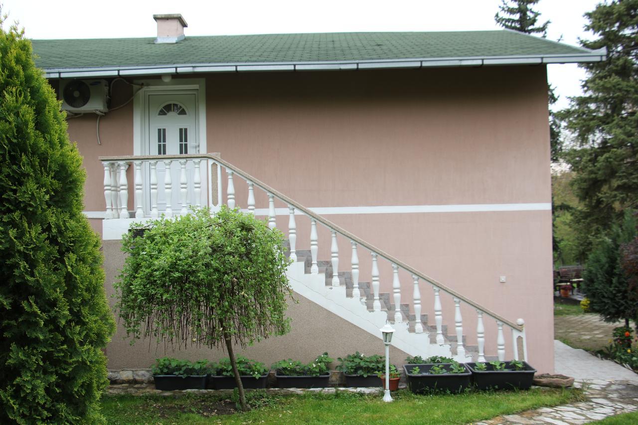 Rajski Vrt Vrdnik Esterno foto