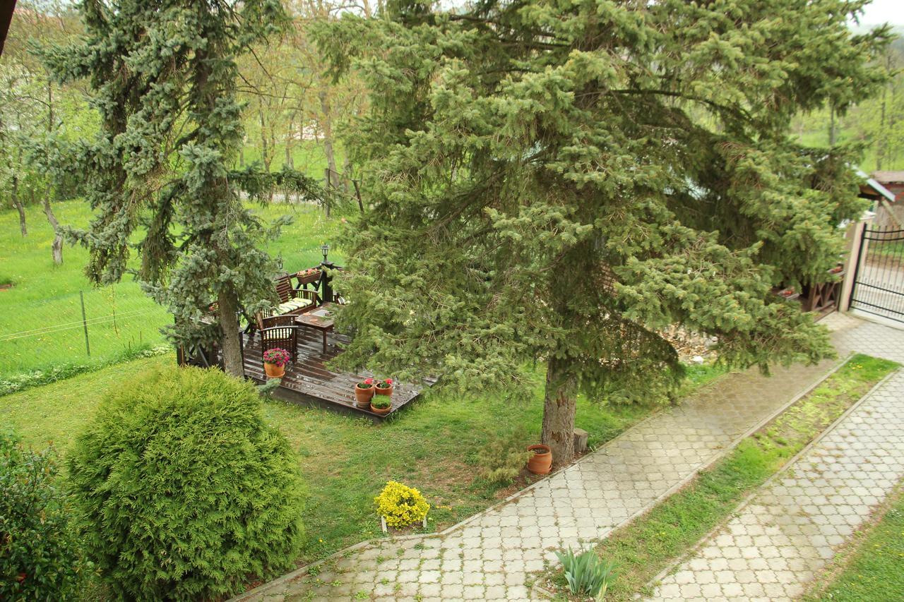 Rajski Vrt Vrdnik Esterno foto